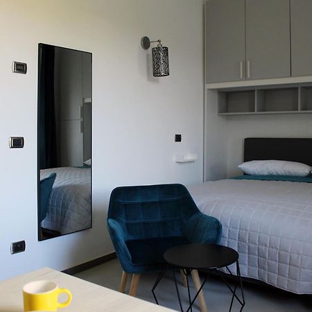 Inn Joy Somma Lombardo Exterior foto